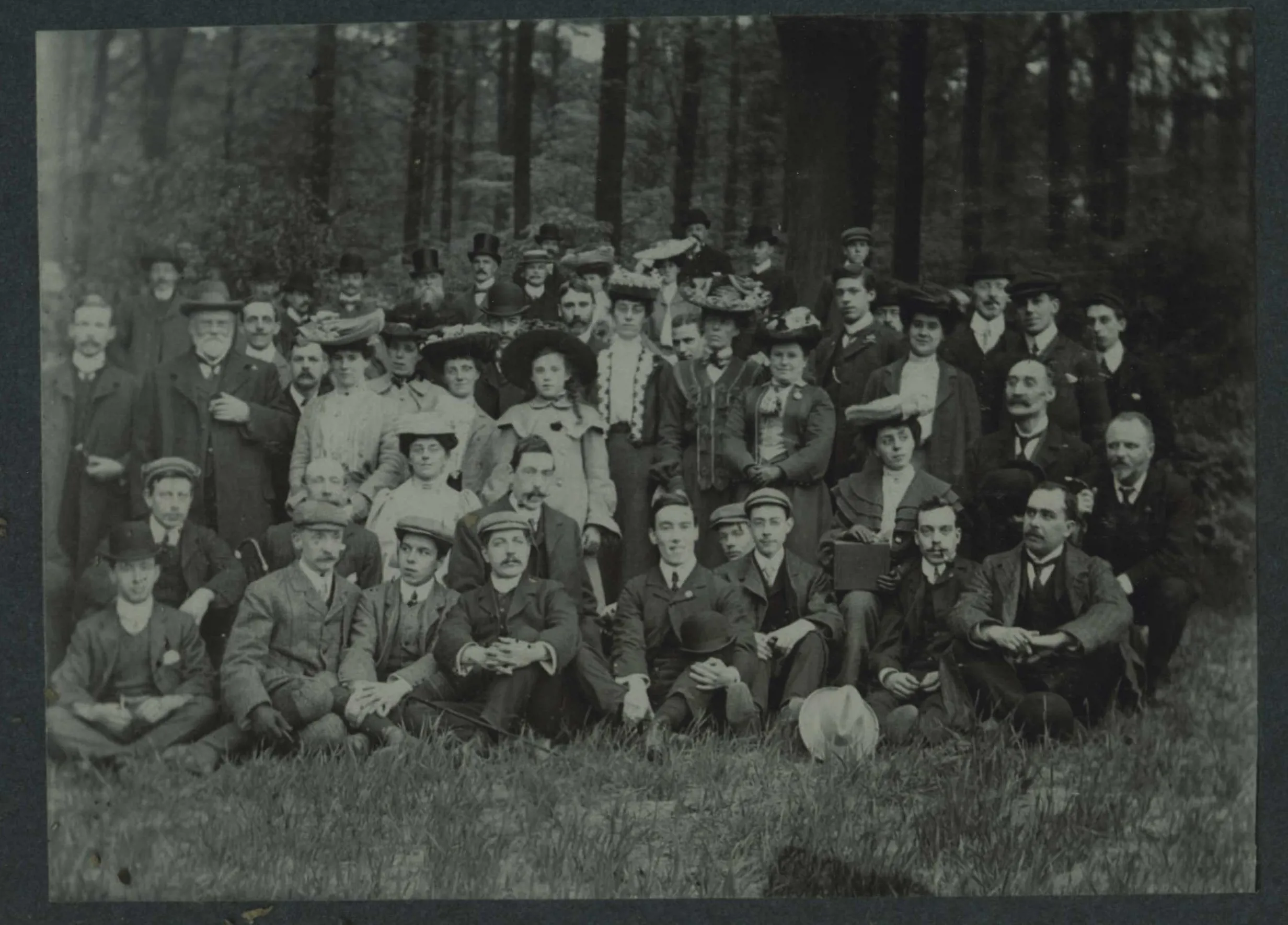 Photograph of The Junior Institution of Engineers visit to Glory Woods, Dorking, 1903-1909