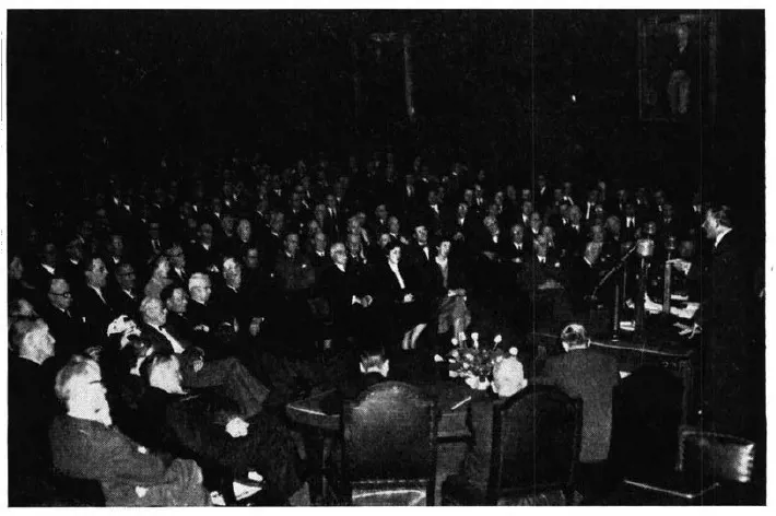 Professor A C B Lovell delivering his Kelvin Lecture on Radio Astronomy in the IEE Lecture Theatre 26 April 1956.